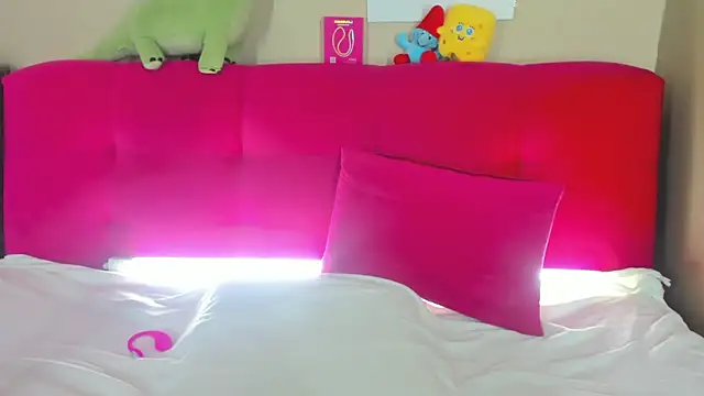 Angel Leeks online show from November 2025 04:12:01 AM