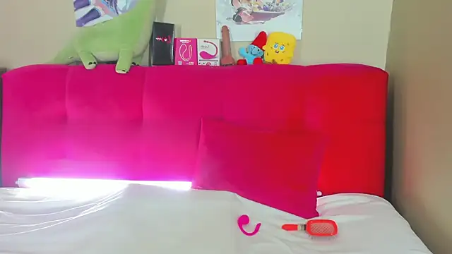 Angel Leeks online show from November 2025 01:04:02 AM