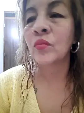 Snapshot of Abby-Blonde chatting on November 2025 09:31:02 PM Abby-Blonde online show from November 2025 09:31:02 PM