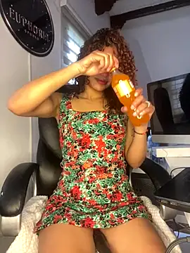 Snapshot of PrettyLia chatting on October 2025 04:24:02 PM PrettyLia online show from October 2025 04:24:02 PM