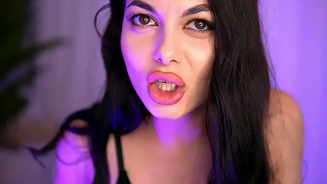 Snapshot of SierraVyx chatting on November 2025 11:00:02 AM SierraVyx online show from November 2025 11:00:02 AM