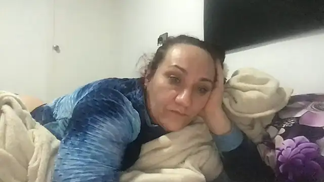 paula19800 online show from December 2025 01:47:02 AM