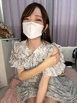 Snapshot of Moe_v_v chatting on October 2025 02:01:02 AM Moe v v online show from October 2025 02:01:02 AM