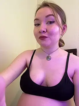 Snapshot of Amalie_Smith chatting on May 2026 08:41:01 AM Amalie Smith online show from May 2026 08:41:01 AM