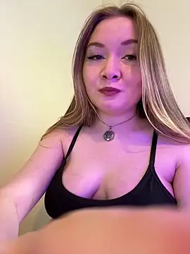 Snapshot of Amalie_Smith chatting on May 2026 07:16:02 AM Amalie Smith online show from May 2026 07:16:02 AM