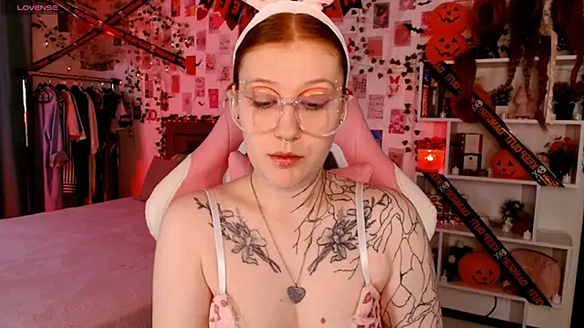 Snapshot of Ayla_Hicks chatting on November 2025 04:26:02 AM Ayla Hicks online show from November 2025 04:26:02 AM