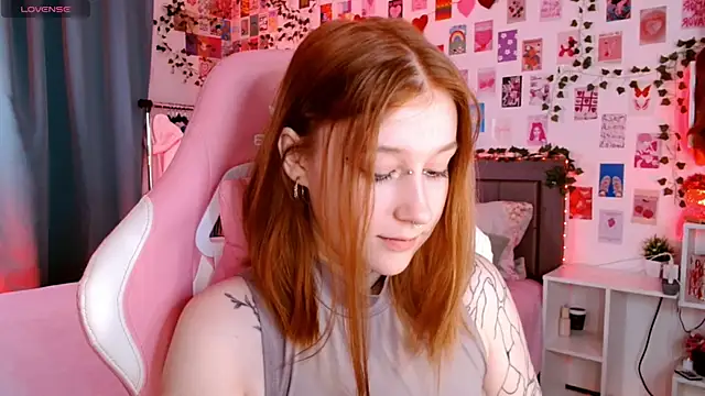 Snapshot of Ayla_Hicks chatting on November 2025 03:18:02 AM Ayla Hicks online show from November 2025 03:18:02 AM