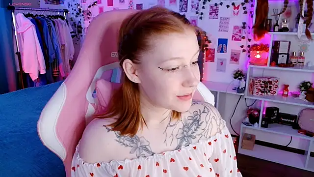 Snapshot of Ayla_Hicks chatting on November 2025 03:27:01 AM Ayla Hicks online show from November 2025 03:27:01 AM