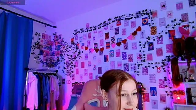 Snapshot of Ayla_Hicks chatting on November 2025 07:03:02 PM Ayla Hicks online show from November 2025 07:03:02 PM