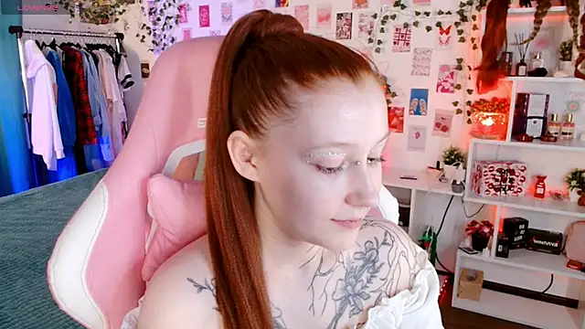 Snapshot of Ayla_Hicks chatting on November 2025 06:56:02 PM Ayla Hicks online show from November 2025 06:56:02 PM