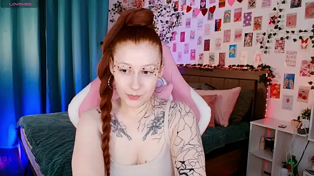 Snapshot of Ayla_Hicks chatting on November 2025 07:03:03 PM Ayla Hicks online show from November 2025 07:03:03 PM