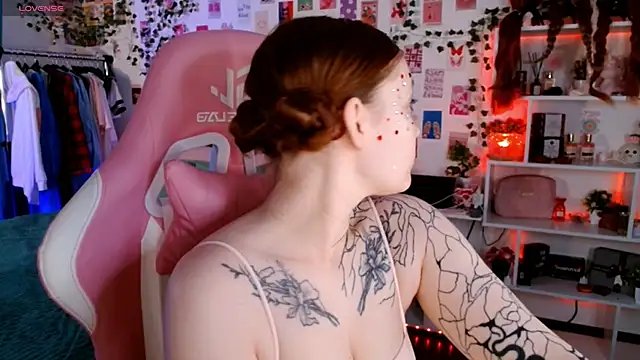 Snapshot of Ayla_Hicks chatting on November 2025 07:02:02 PM Ayla Hicks online show from November 2025 07:02:02 PM