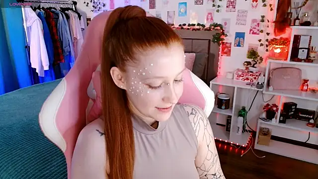 Snapshot of Ayla_Hicks chatting on November 2025 07:13:01 PM Ayla Hicks online show from November 2025 07:13:01 PM