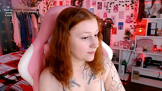 Snapshot of Ayla_Hicks chatting on November 2025 07:49:02 PM Ayla Hicks online show from November 2025 07:49:02 PM