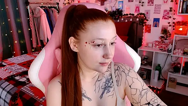 Snapshot of Ayla_Hicks chatting on November 2025 08:35:02 PM Ayla Hicks online show from November 2025 08:35:02 PM