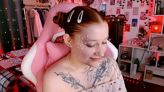 Snapshot of Ayla_Hicks chatting on December 2025 08:47:01 PM Ayla Hicks online show from December 2025 08:47:01 PM