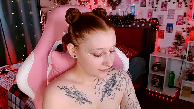 Snapshot of Ayla_Hicks chatting on December 2025 07:20:02 PM Ayla Hicks online show from December 2025 07:20:02 PM