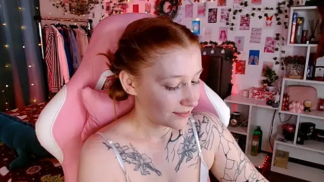 Snapshot of Ayla_Hicks chatting on December 2025 08:58:01 PM Ayla Hicks online show from December 2025 08:58:01 PM