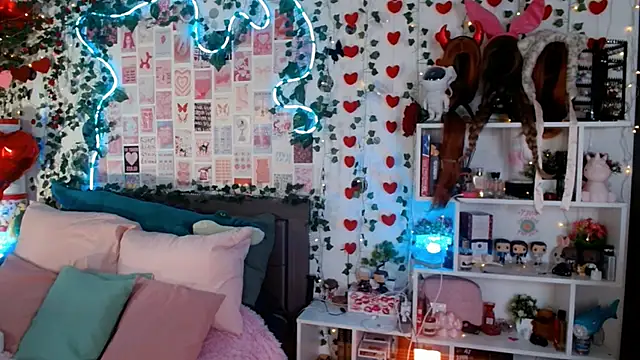 Ayla Hicks online show from April 2026 05:07:02 AM