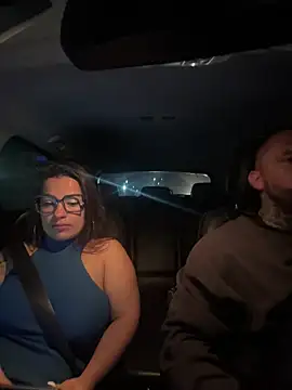 Snapshot of liz_and_thiago chatting on December 2025 12:40:01 AM liz and thiago online show from December 2025 12:40:01 AM