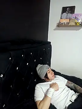 Iluromi online show from October 2025 04:20:02 PM