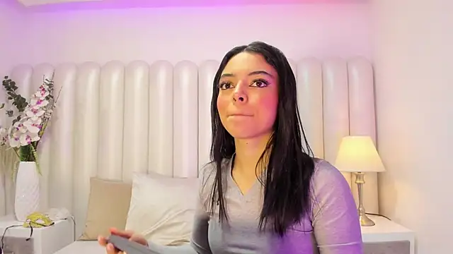 AriaBelles online show from November 2025 12:11:01 PM