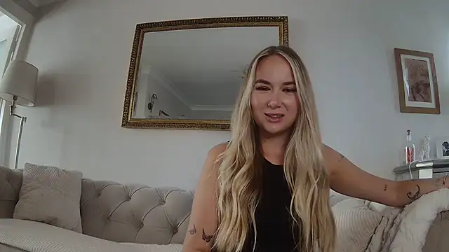 Snapshot of BarbieDolly_x chatting on September 2025 01:27:01 PM BarbieDolly x online show from September 2025 01:27:01 PM