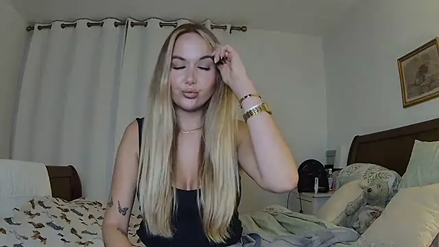 Snapshot of BarbieDolly_x chatting on October 2025 07:14:02 PM BarbieDolly x online show from October 2025 07:14:02 PM