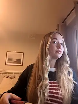 Snapshot of BarbieDolly_x chatting on November 2025 04:51:01 PM BarbieDolly x online show from November 2025 04:51:01 PM