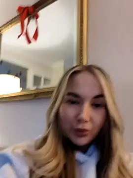 Snapshot of BarbieDolly_x chatting on December 2025 03:41:01 PM BarbieDolly x online show from December 2025 03:41:01 PM