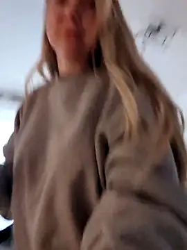 Snapshot of BarbieDolly_x chatting on December 2025 01:49:02 PM BarbieDolly x online show from December 2025 01:49:02 PM