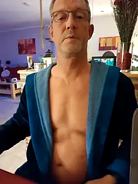 TommyTom76 online show from October 2025 09:23:01 PM