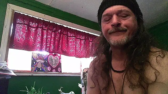 Snapshot of HippieDad333 chatting on May 2026 10:36:02 PM HippieDad333 online show from May 2026 10:36:02 PM