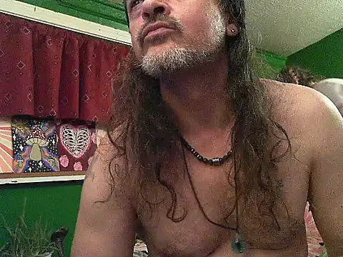 Snapshot of HippieDad333 chatting on May 2026 03:34:01 AM HippieDad333 online show from May 2026 03:34:01 AM