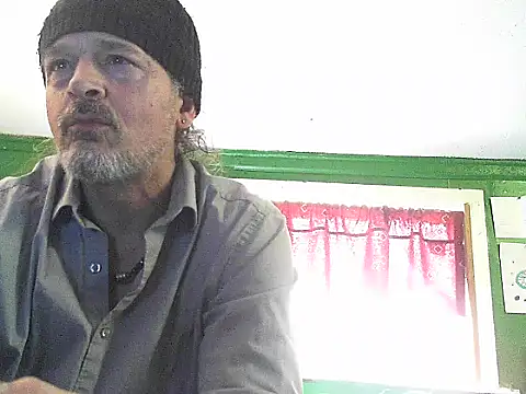 Snapshot of HippieDad333 chatting on May 2026 05:40:02 PM HippieDad333 online show from May 2026 05:40:02 PM