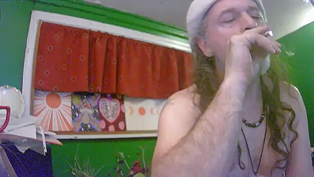 Snapshot of HippieDad333 chatting on June 2026 02:03:01 AM HippieDad333 online show from June 2026 02:03:01 AM