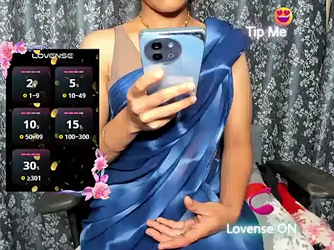 Snapshot of Queen-Bee143 chatting on February 2026 03:04:01 AM Queen-Bee143 online show from February 2026 03:04:01 AM