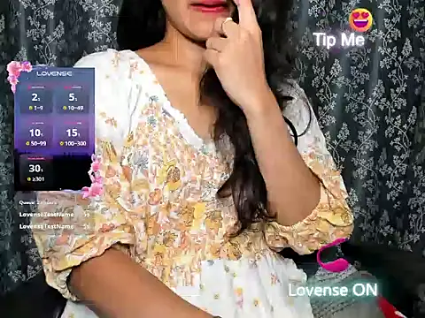 Snapshot of Queen-Bee143 chatting on March 2026 06:04:02 PM Queen-Bee143 online show from March 2026 06:04:02 PM