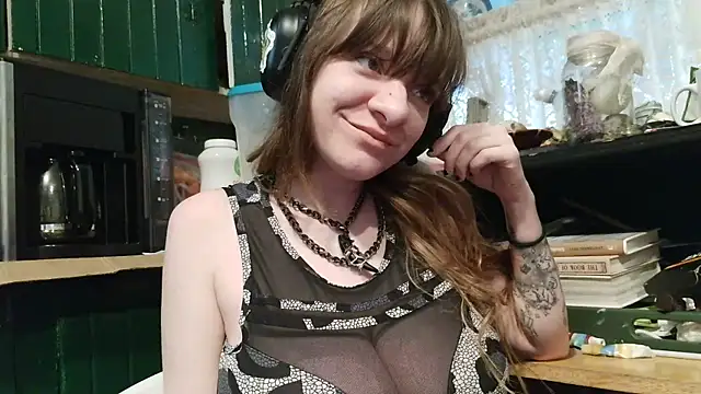 maribel672 online show from October 2025 05:00:01 PM