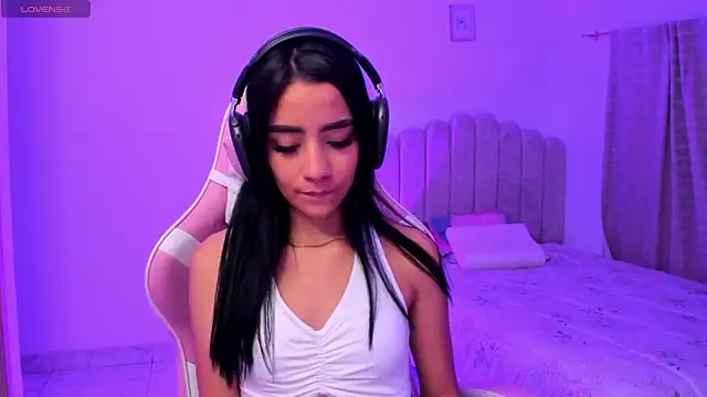 Snapshot of ISABELFORYOU1 chatting on October 2025 02:25:02 AM ISABELFORYOU1 online show from October 2025 02:25:02 AM