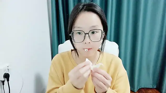 Snapshot of guai00 chatting on October 2025 06:15:01 AM guai00 online show from October 2025 06:15:01 AM