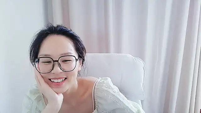 Snapshot of guai00 chatting on May 2026 05:23:01 AM guai00 online show from May 2026 05:23:01 AM