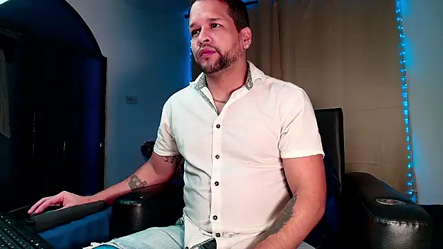 LucasGaeel online show from February 2026 02:43:02 AM