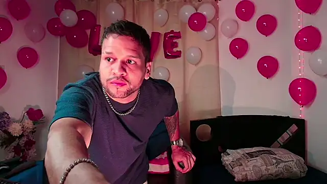 LucasGaeel online show from February 2026 12:35:01 PM