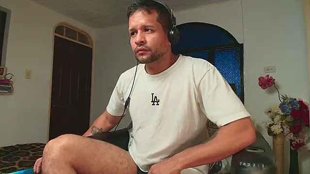 LucasGaeel online show from July 2026 03:03:02 PM