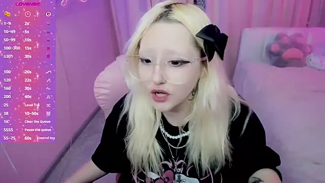 JuliaSharkk online show from November 2025 09:47:01 PM