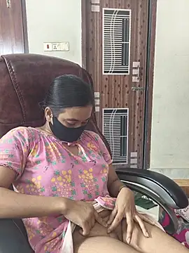 Snapshot of Love_Queen11 chatting on November 2025 04:27:02 PM Love Queen11 online show from November 2025 04:27:02 PM