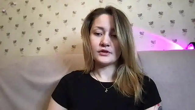 Snapshot of Veyriona chatting on November 2025 06:46:02 PM Veyriona online show from November 2025 06:46:02 PM