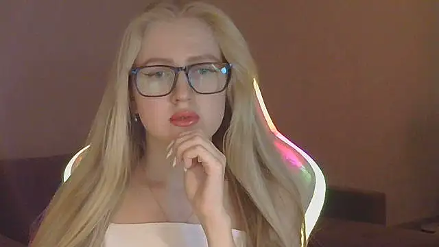 Xylenora online show from October 2025 10:44:01 AM