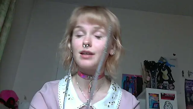 Snapshot of Paradoxy_ chatting on May 2026 07:55:02 PM Paradoxy online show from May 2026 07:55:02 PM